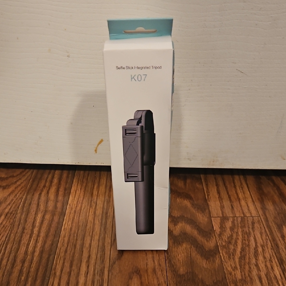 K07 Black Selfie Stick Integrated Tripod